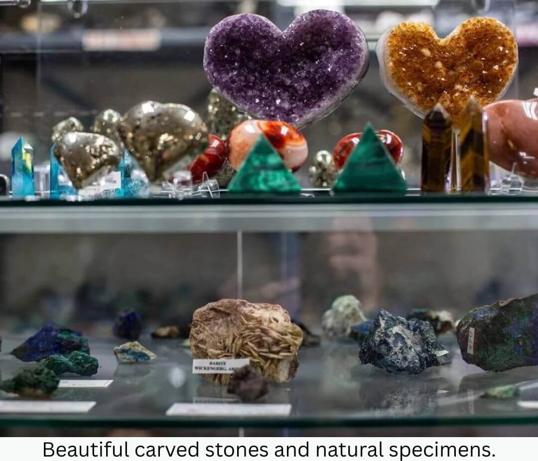 Beautiful carved stones and natural specimens. 