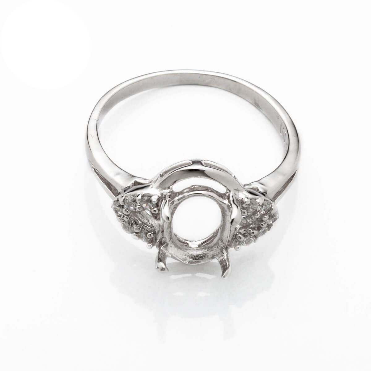 Ring with Oval Prongs Mounting and Cubic Zirconia Inlays in Sterling Silver 6x8mm