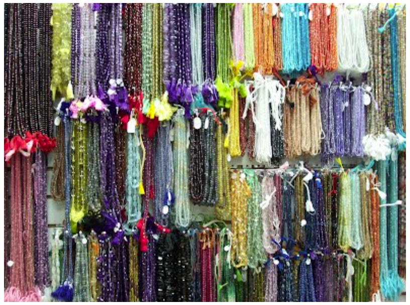 We provide a large number of stones and gems, beaded chains, gemstone chains, and chain by foot.